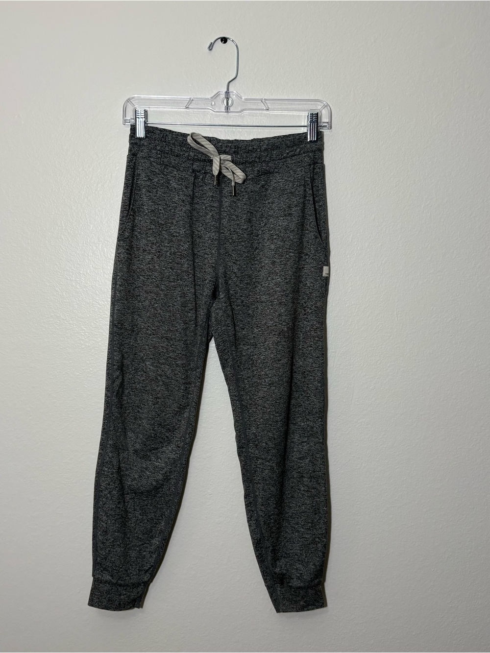 VUORI Women’s performance Joggers Gray XS